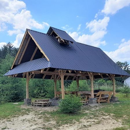 Chochlik Hotel Ustrzyki Dolne Exterior photo