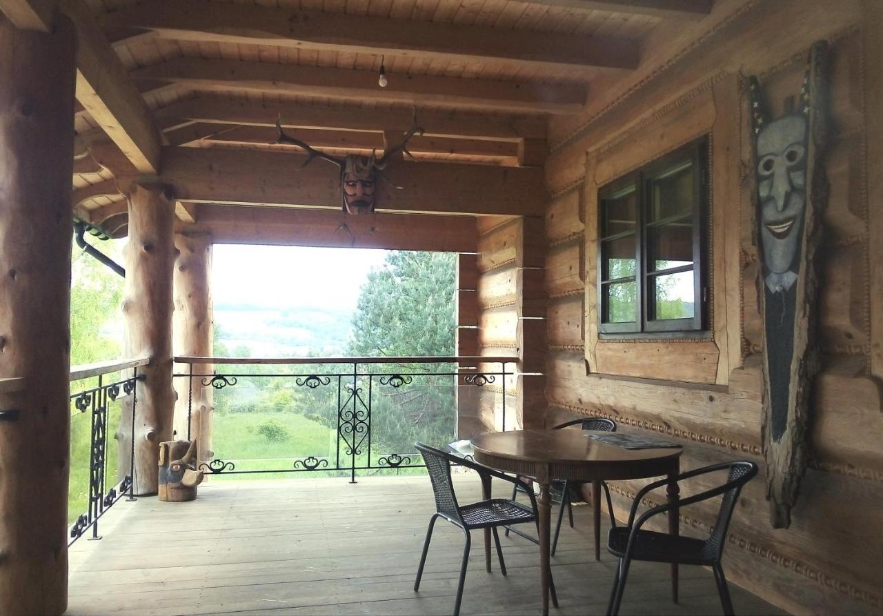 Chochlik Hotel Ustrzyki Dolne Exterior photo